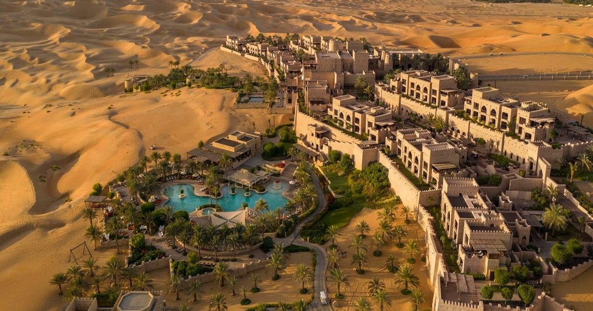 Qasr Al Sarab Anantara — infinity pool overlooking the Rub' al Khali, UAE